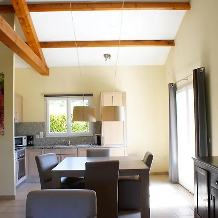 In Parthenay With Bubble Bath Nyaraló