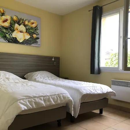 In Parthenay With Bubble Bath Nyaraló