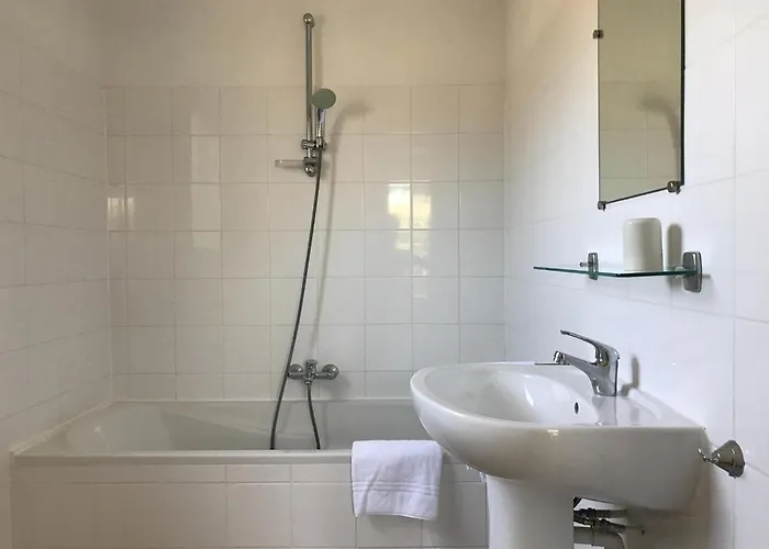 بيت للعطل In Parthenay With Bubble Bath