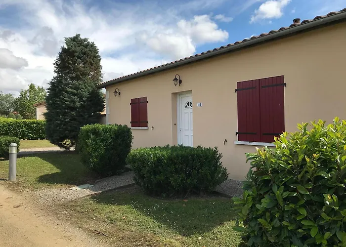 بيت للعطل In Parthenay With Bubble Bath