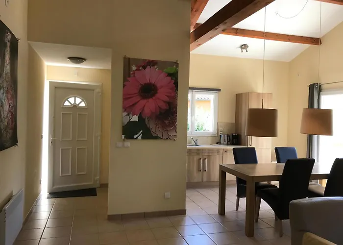 In Parthenay With Bubble Bath بيت للعطل *